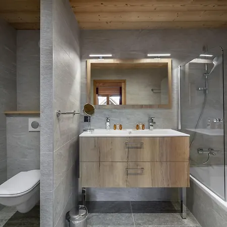 T4 A Moriond, A 100m Des Pistes, Avec Parking, Wifi Et Services Inclus - Fr-1-563-48 Apartment Courchevel